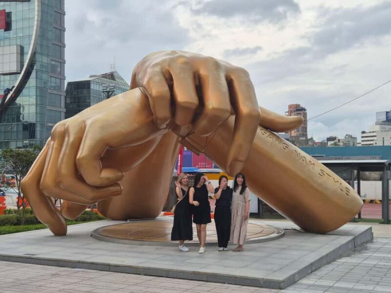 Layover tour to Seoul Gyeongbokgung Palace and key places - 4. Ikseon-dong (1 hour guided tour)