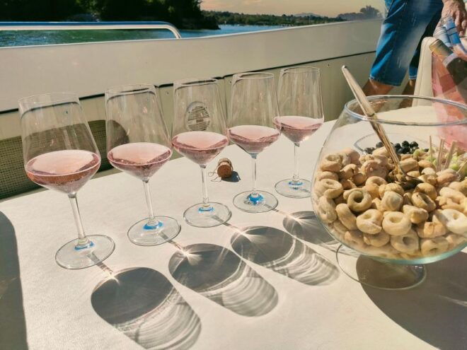 Lazise: Sunset Cruise With Wine Aperitif on Lake Garda - Sunset Cruise Inclusions