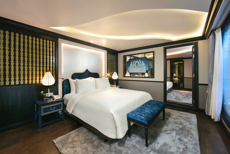 Le Journey Luxury 2D1N Cruise: Ha Long Bay & Lan Ha Bay Tour - Day one: lunch, water time, and sunset