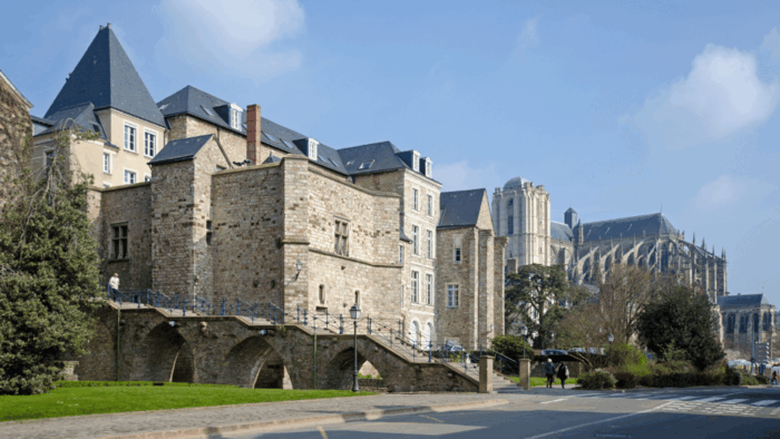 Le Mans Gourmet Food Walking Tour Discover Sarthes Flavors - Afternoon Tea and Chocolate Experience