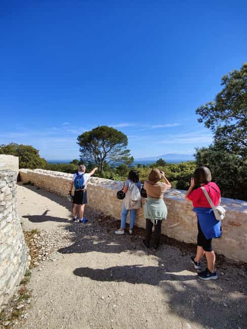 Le Thor, Châteauneuf De Gadagne, St-Saturnin Les Avignon by electric bike - Who Would Love This Tour?