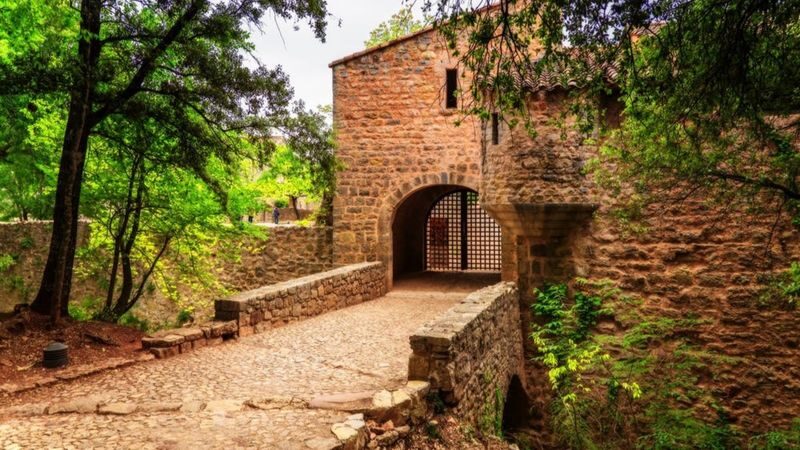 Le Thoronet Abbey ticket - Slow down in the cloister
