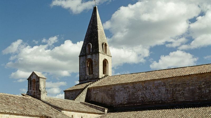 Le Thoronet Abbey ticket - What the dormitory and shared rooms add