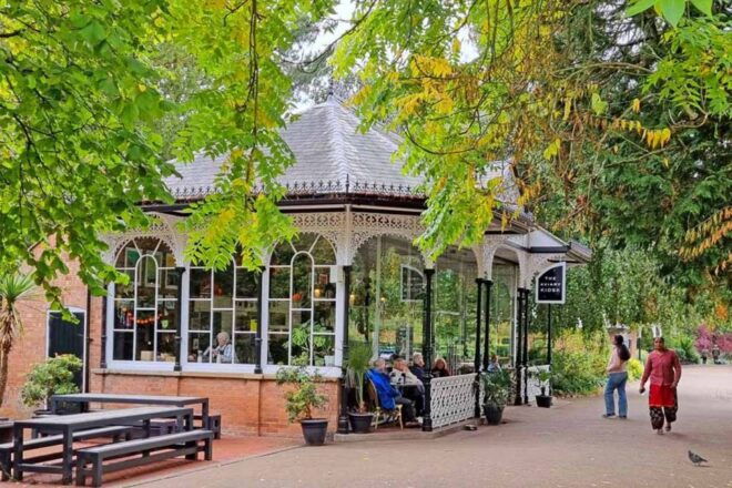 Leamington: Quirky Self-Guided Smartphone Heritage Walks - Uncover the History of Leamington Spa