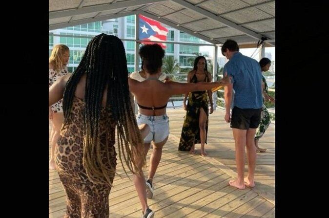 Learn Salsa in San Juan - Vivid beginner lesson - The Sunset and Drinks