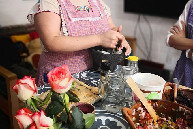 Learn to Cook Mexican Salsas - Learn to Prepare Four Types of Salsa