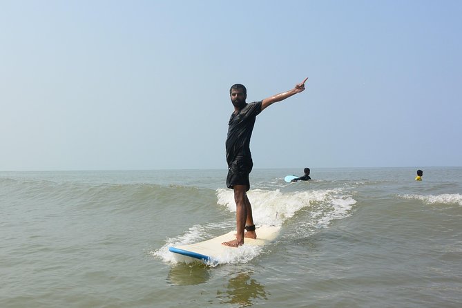Learn to Surf In Mangalore, KA - Basic Moves on Surfboard