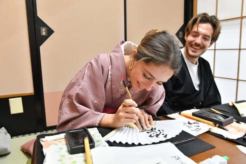 Learning Shodo with a kimono and Trying Samurai Calligraphy - Good To Know