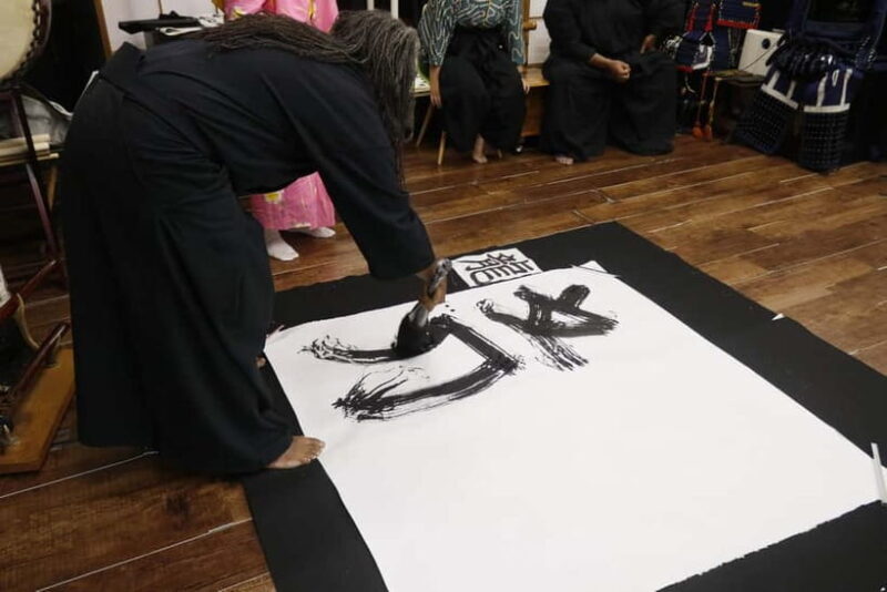 Learning Shodo with a kimono and Trying Samurai Calligraphy - Who Should Consider This Experience?