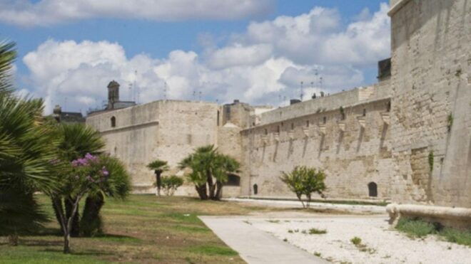Lecce Audioguide - Travelmate App for Your Smartphone - Customer Reviews and Reservation Options