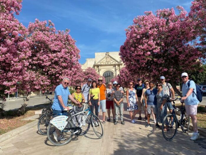 Lecce: Guided Tour & Wine Tasting by Bike - Group Options and Family-Friendly Features