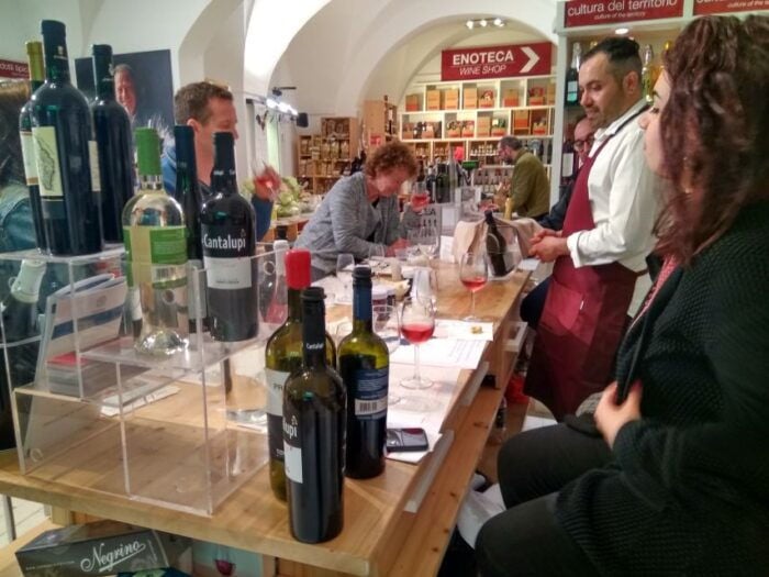 Lecce: Guided Tour & Wine Tasting by Rickshaw - Booking and Cancellation Policy