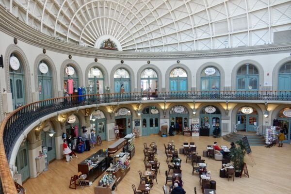 Leeds: Quirky Self-Guided Smartphone Heritage Walks - Fun and Addictive Clues