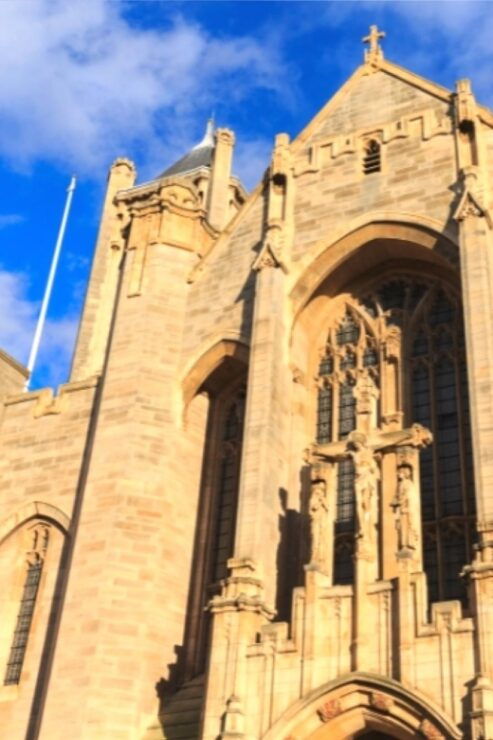 Leeds Scavenger Hunt and Sights Self-Guided Tour - Activity Overview