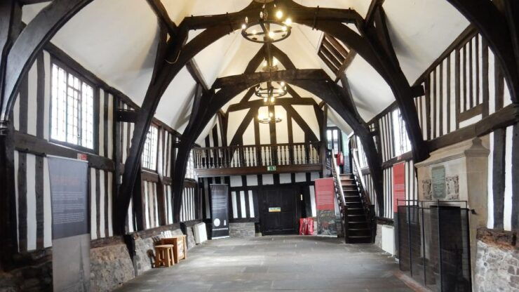 Leicester: Smartphone Treasure Hunt Style Heritage Walks - Addictive Clues and Compelling Stories