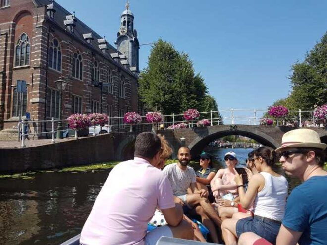 Leiden: Electric Boat Rental - Navigating the Waterways