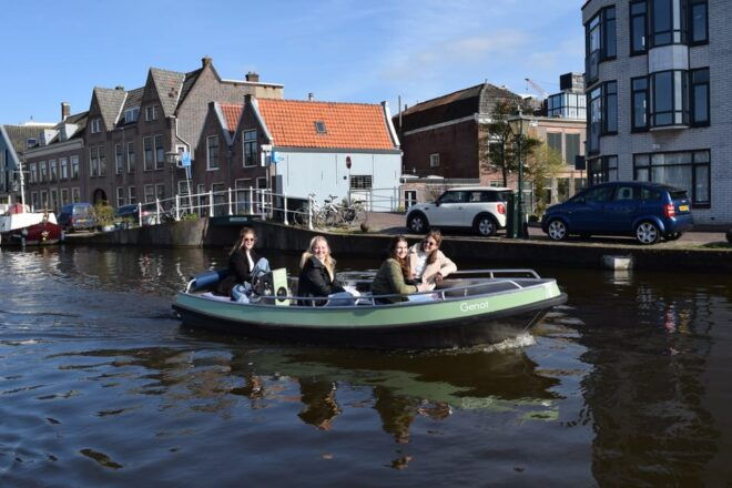 Leiden: Electric Boat Rental - Exploring Leidens Attractions