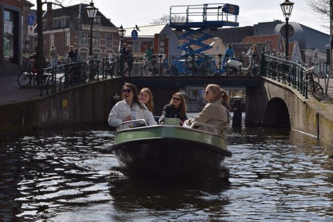Leiden: Electric Boat Rental - Boat Rental Process and Policies