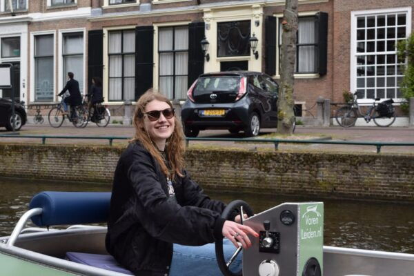 Leiden: Electric Boat Rental - Transportation and Meeting Details