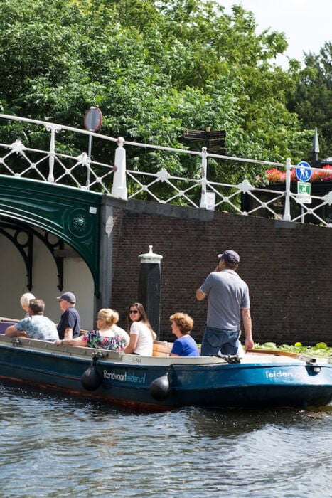 Leiden: Guided City Canal Cruise - FAQ