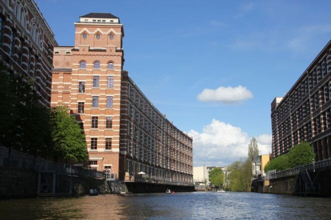 Leipzig: City History Canal Sightseeing Tour on a Motorboat - Highlights of the Motorboat Tour