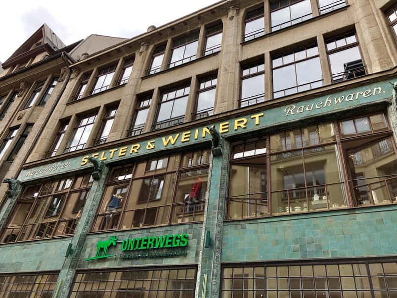 Leipzig: City Tour 2.0 Spot Past with Mobile Projections - The Experience of the Guided Tour