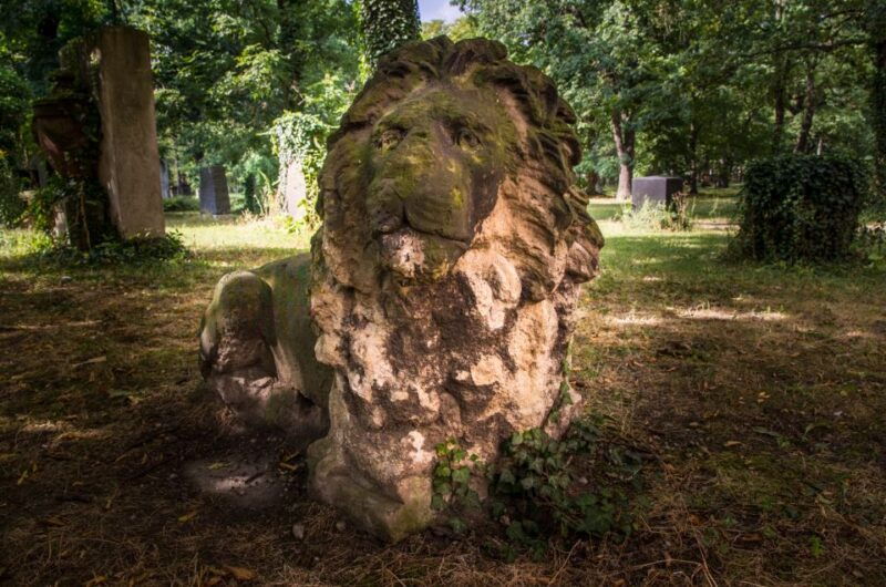 Leipzig Old Cemetery: 75-Minute Dark History Tour - A Closer Look at the Tour Experience