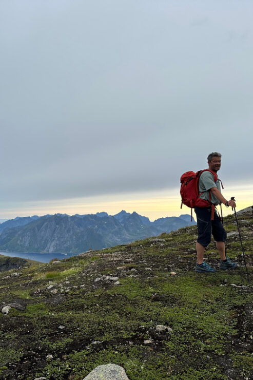 Leknes: Private Boat Sightseeing and Mountain Hike - Itinerary and Customization