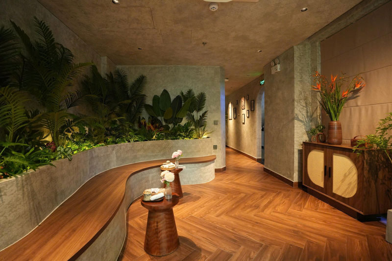 Leman Head and Body spa on Luong Ngoc Quyen, Hanoi Old Quarter - The useful extras: tea, slippers and a shower option