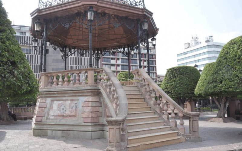 Leon: City Center Guided Tour with Nieve de Garrafa Tasting - Deep Dive into the Value