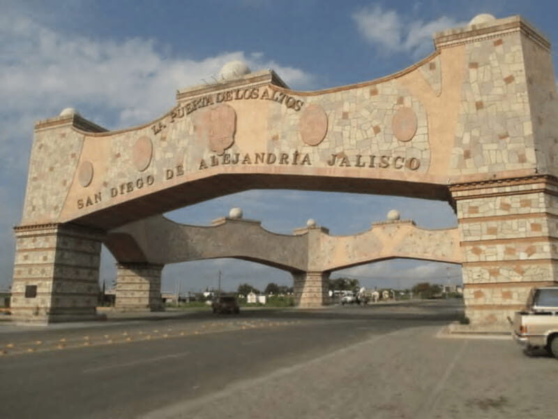 Leon: Cristero Rebellion Guided Tour with Breakfast - Exploring the Cristero Rebellion: A Guided Tour from León