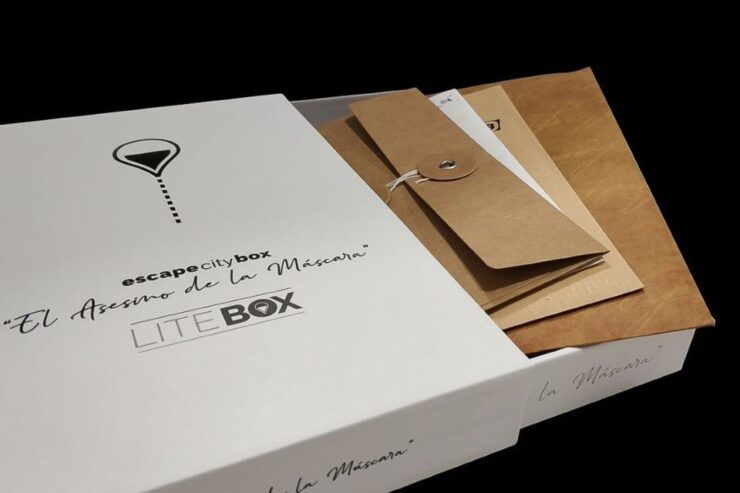 León: Urban Outdoor Escape Room Game - Command: