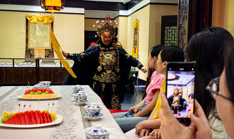 Leshan Giant Buddha Day Tour with Sichuan Opera - Settle the boat-versus-walk question early