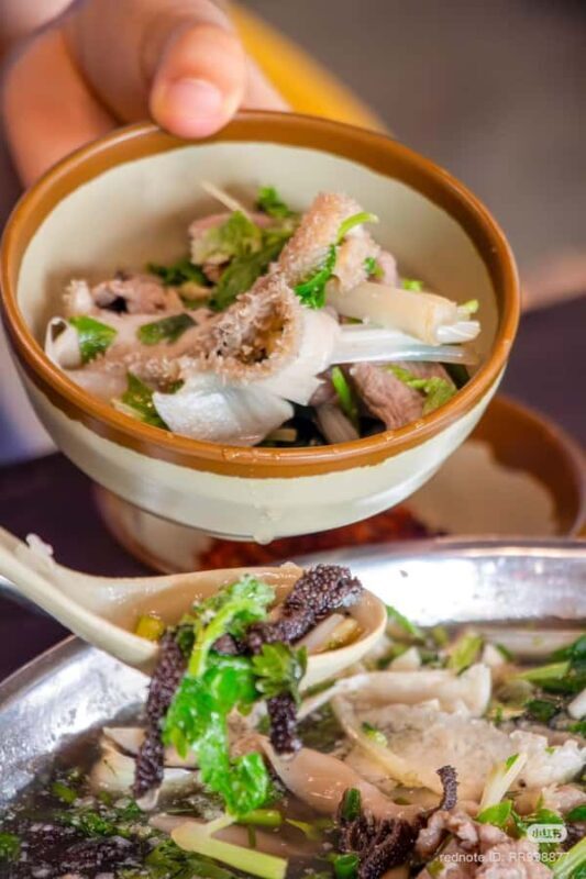 Leshan Giant Buddha & Huanglongxi Town: Full-Day Tour - Lunch: Tasting Sichuan Flavor with Qiaojiao Beef