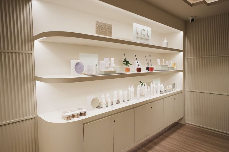 Lets Relax Spa at Asia Hotel in Bangkok - Finding the spa on the fourth floor