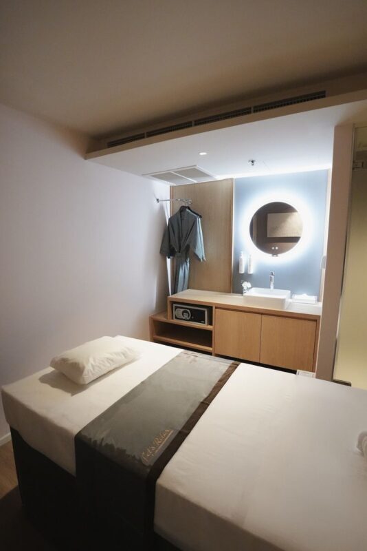 Lets Relax Spa at Asia Hotel in Bangkok - Who should book this spa visit?