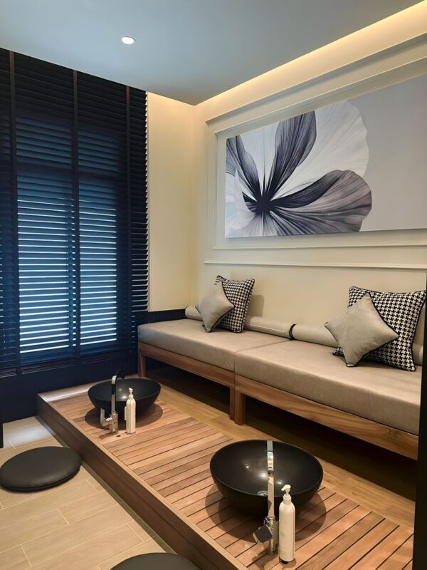 Lets Relax Spa at Baan Silom in Bangkok - A practical hour for tired shoulders