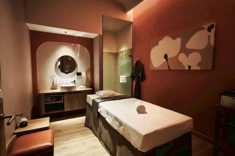Lets Relax Spa at Crystal Sports G in Bangkok - What the 60 minutes are best for