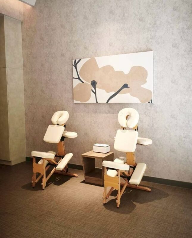 Lets Relax Spa at Crystal Sports G in Bangkok - Reaching Crystal Sports G and planning your appointment