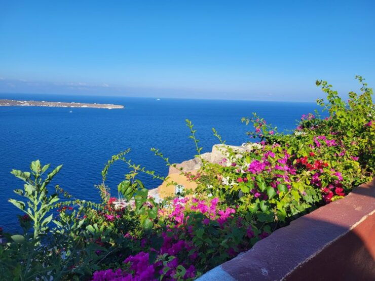 Let's Explore The North Part of Santorini - Famous Blue Domes and Narrow Streets