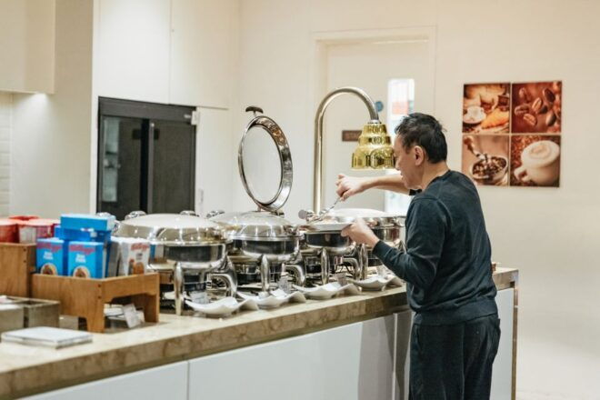 LHR London Heathrow Airport: Plaza Premium Lounge - Lounge Amenities