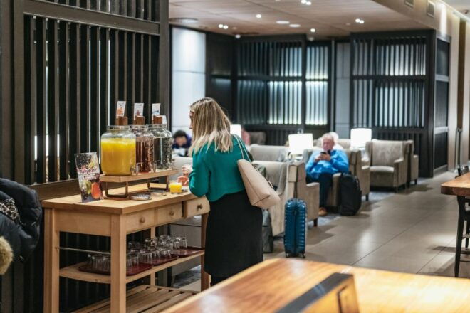 LHR London Heathrow Airport: Plaza Premium Lounge - Food and Beverage Options