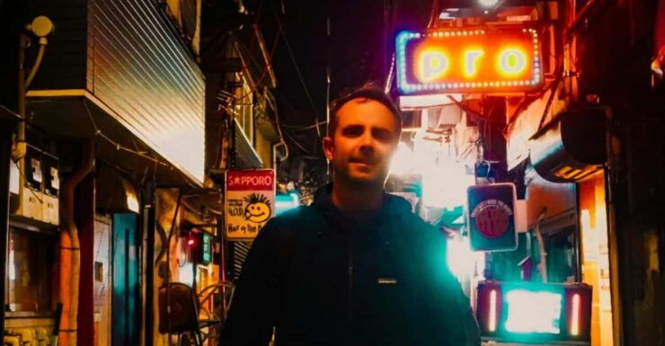 Licensed Guide Shinjuku Dramatic Tour - Meeting Information