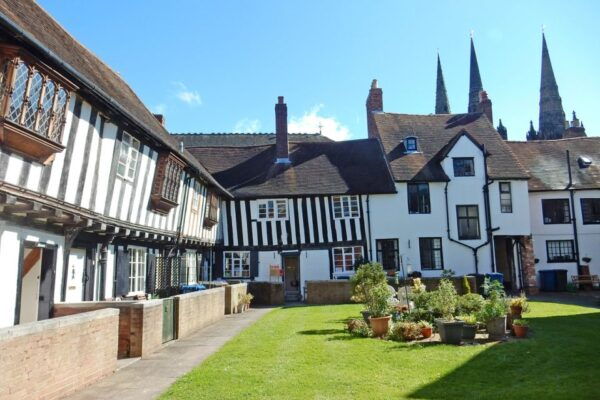Lichfield: Smartphone Self-Guided Heritage Walks - Directions