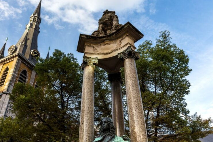Liege: First Discovery Walk and Reading Walking Tour - Activity Details and Features