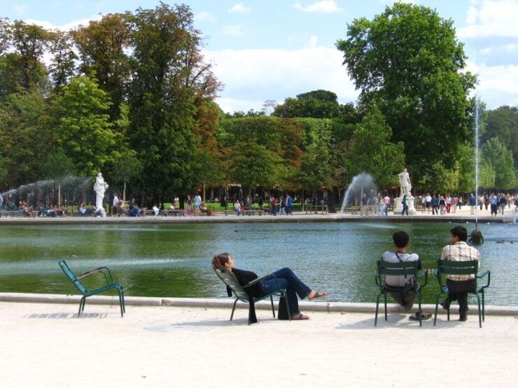 Lifestyle Tour Around the Louvre - Multilingual Live Tour Guide Experience