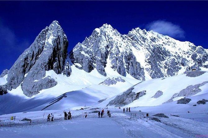 Lijiang Day Tour to Jade Dragon Snow Mountain, Black Dragon Pool and Old Town - Exploring Jade Dragon Snow Mountain