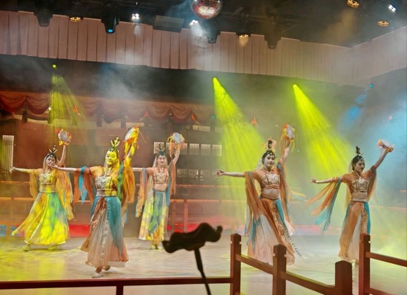 Lijiang Royal Banquet - A palace-style evening in Dongba Valley