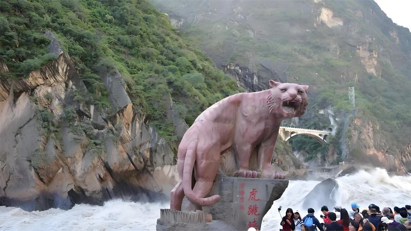 Lijiang to Shangri-La, Tiger Leaping Gorge, Baishuitai Private Small Group Day Tour - What to know before you book