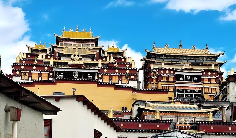 Lijiang to Shangri-La, Tiger Leaping Gorge, Napa Hai, Songzanlin Monastery Private Day Tour - Songzanlin Monastery is the cultural centerpiece